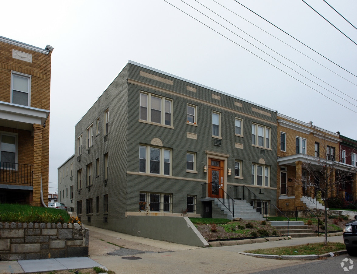 Photo - 1815 A St SE
