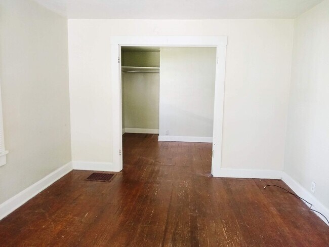 207 S Clark St Unit 1