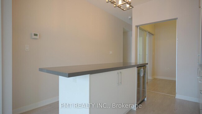 Photo - 27-1727 Bathurst St