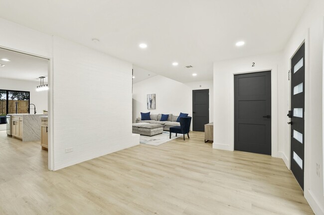 Photo - 3327 Freshmeadows Dr