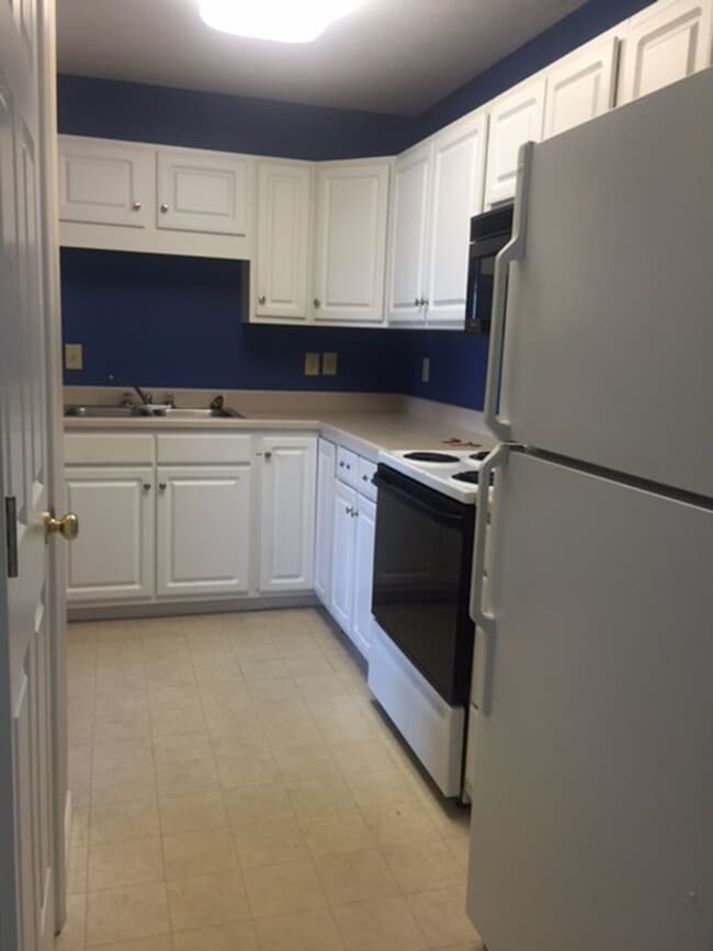 Photo - 3 bedroom, 2 1/2 bath townhome.
