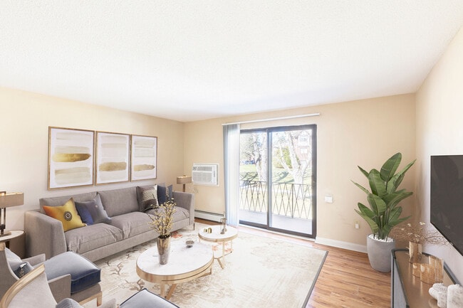 Photo - Royal Crest Marlboro