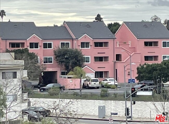 Building Photo - 4810 S La Brea Ave Unit 307 Rental