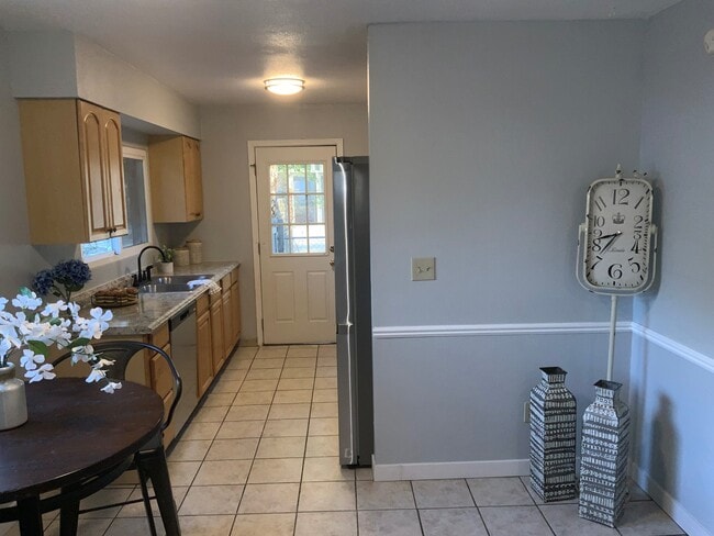 Photo - 137 N Cherry St