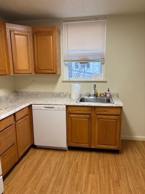 Photo - 2341 Sherbrook St