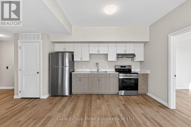 Photo - 785 Southwood Way