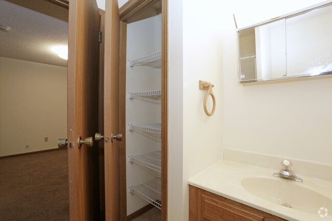 2 Bedroom 2 Bath - Master Bathoom