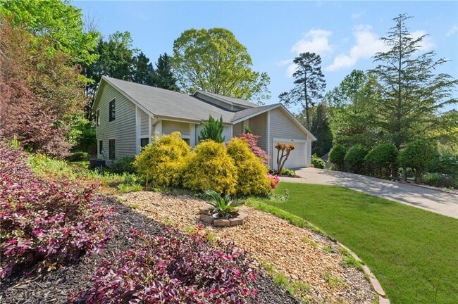 Photo - 890 Muirfield Ridge NE