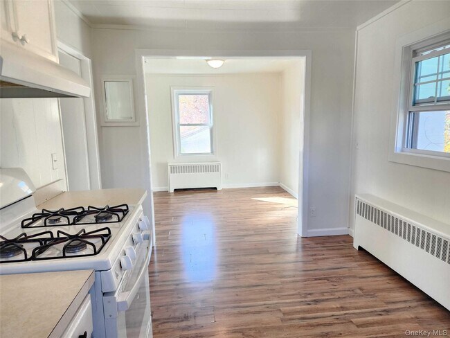 Photo - 184 Priscilla Ave