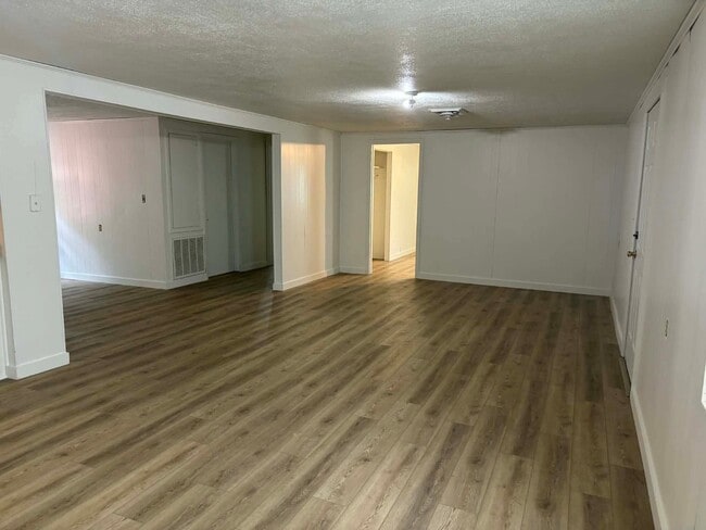 Photo - 401 E Boles St
