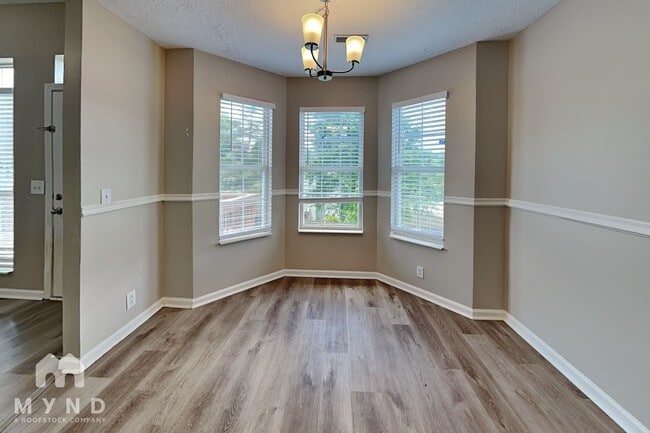 Photo - 3100 Creekview Ln