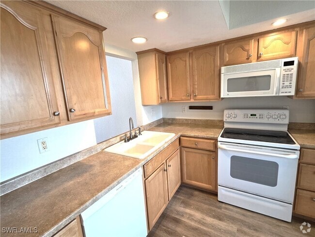 Building Photo - 1429 Cape Coral Pkwy W Unit 12 Rental