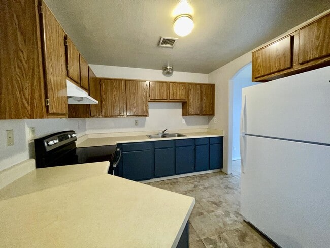 Photo - 2 bed 2 bath central location. Unit B