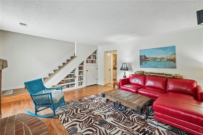 Photo - 1053 Riverbend Club Dr SE