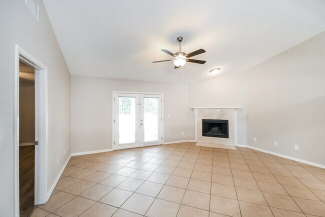 Photo - 880 Long Lake Dr