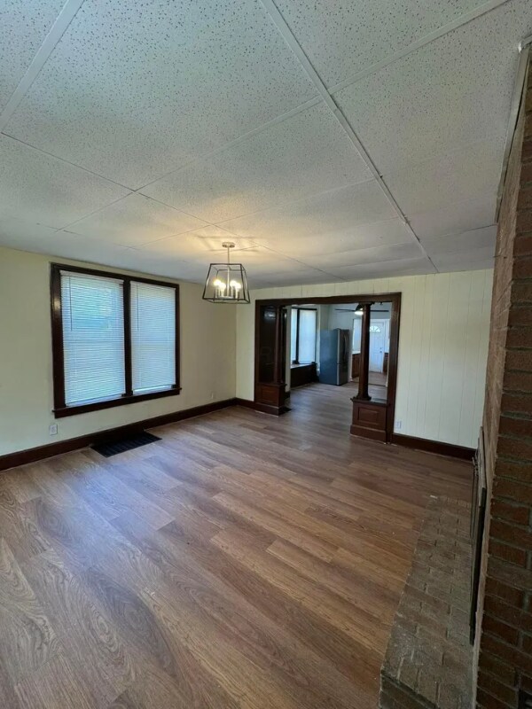 Photo - 2542-2542 Steele Ave