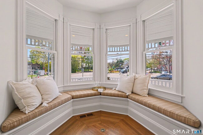 462 Riverside Ave