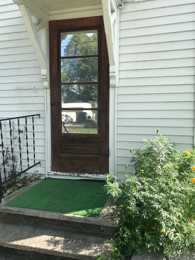 Photo - 314 Oak St Unit Upper