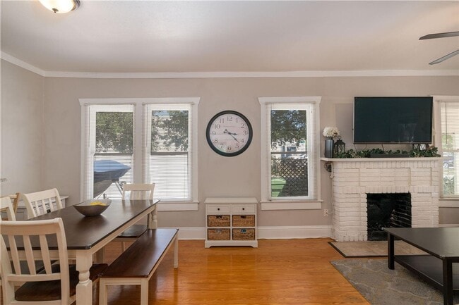 Photo - Live Wilder: Historic Charm Steps from Tam... House