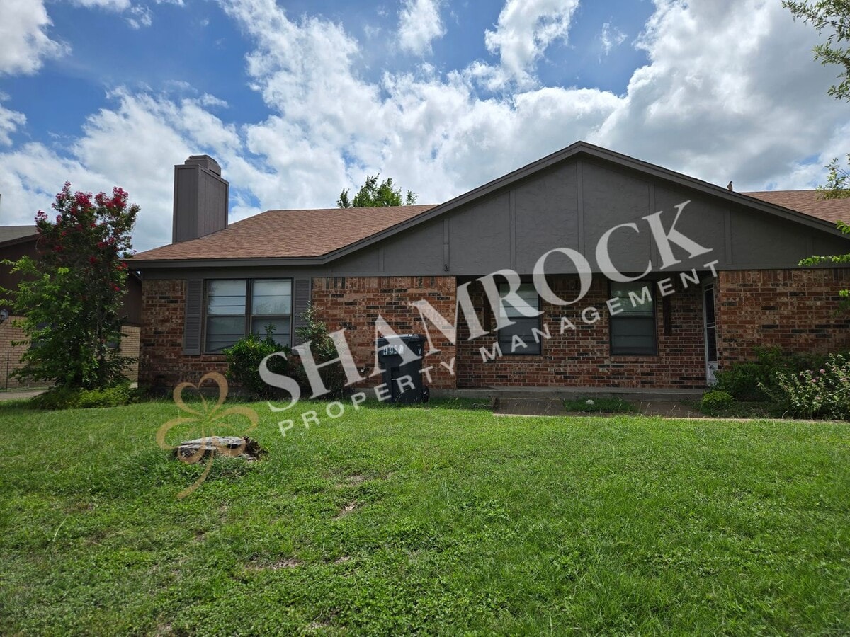 2/1.5 Chapel Duplex - 2/1.5 Chapel Duplex