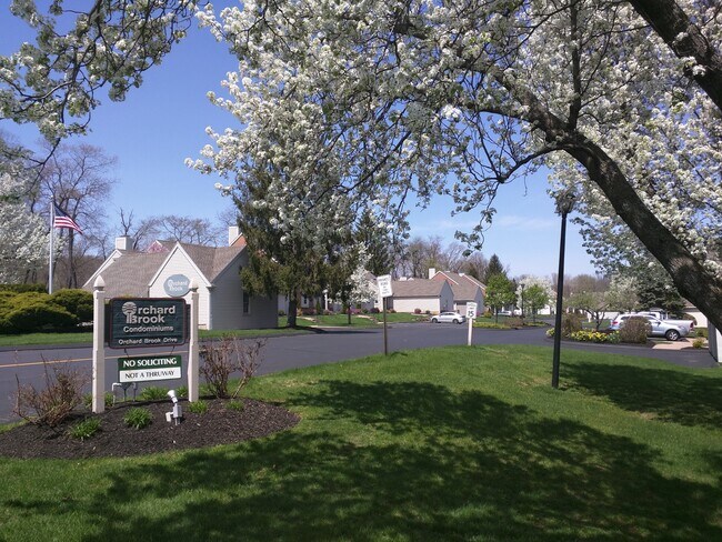 Photo - 10 Orchard Brook Dr Townhome