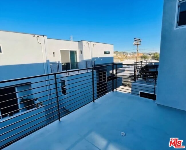 Photo - 2931 1/2 Denby Ave