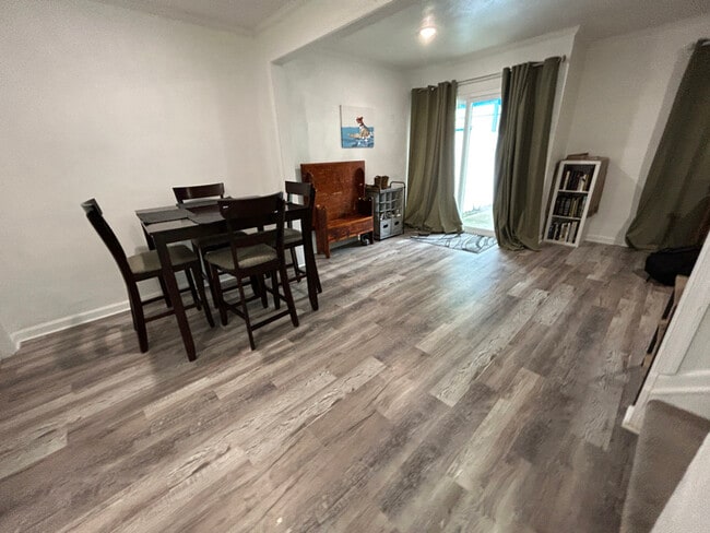 Photo - 911 Sherman Ln