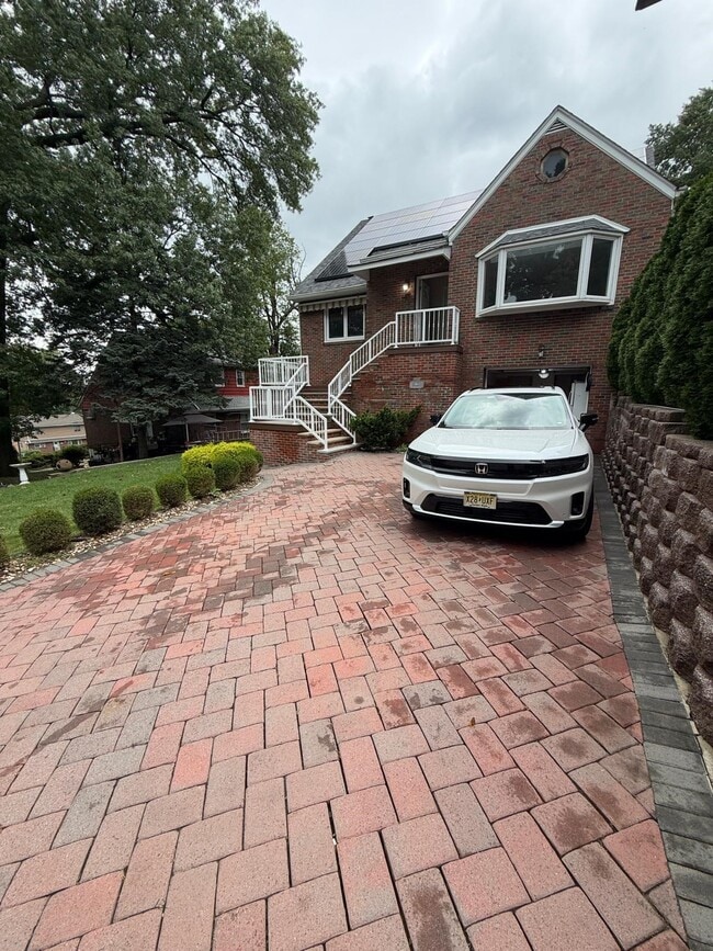 Photo - 649 Oakdene Ave