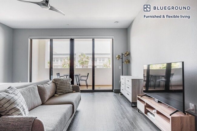 Photo - 5100 Wilshire Blvd Unidad FL4-ID1224