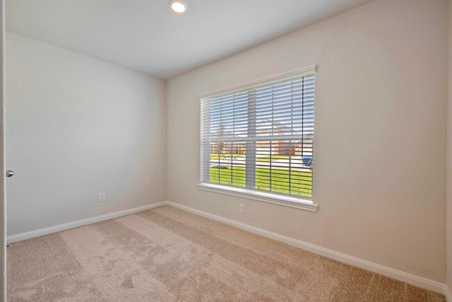 Photo - 400 Mustang Trot Dr