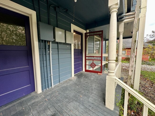 Building Photo - Temple Unit 1603 I St. Studio