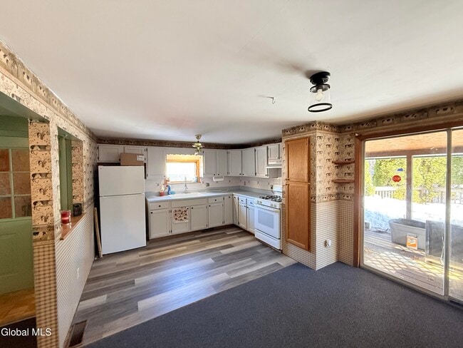 Photo - 304 S Main St