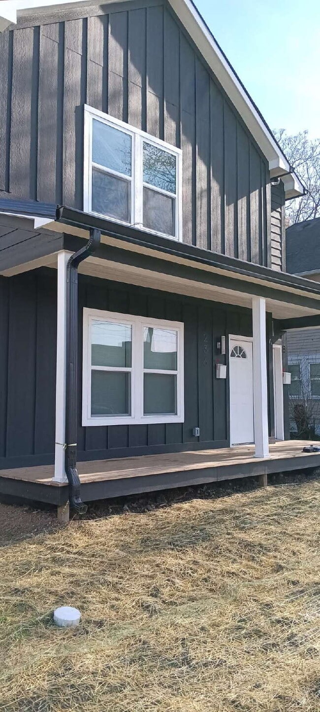 Photo - "Spacious 3-Bedroom Duplex with Granite Charm in Indianapolis – 1250 Sq Ft of Modern Living!" Unit A