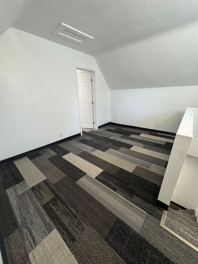Photo - 315 W Oakridge Ave