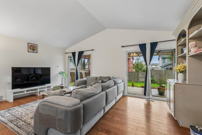 Photo - 298 Danbury Dr