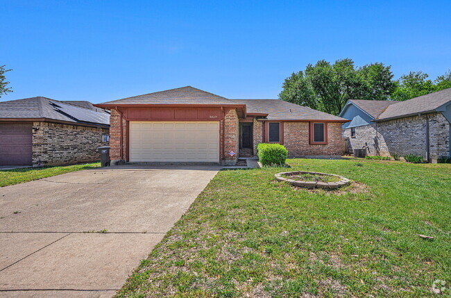 Building Photo - Section 8 Welcomed!! Spacious 5-Bed, 2.5-B... Rental