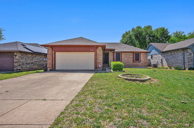 Building Photo - Section 8 Welcomed!! Spacious 5-Bed, 2.5-B... Rental