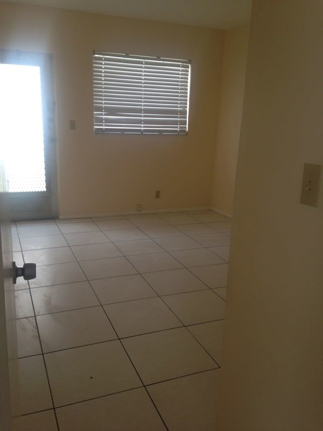 Photo - 230 NE 40th St House