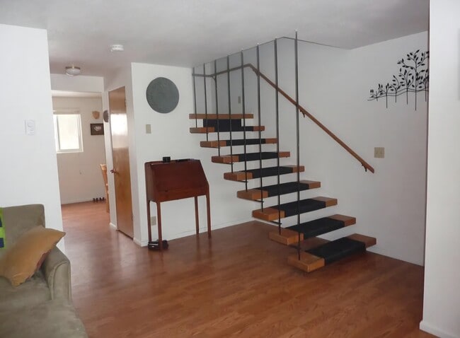Photo - 317 NW Webb St