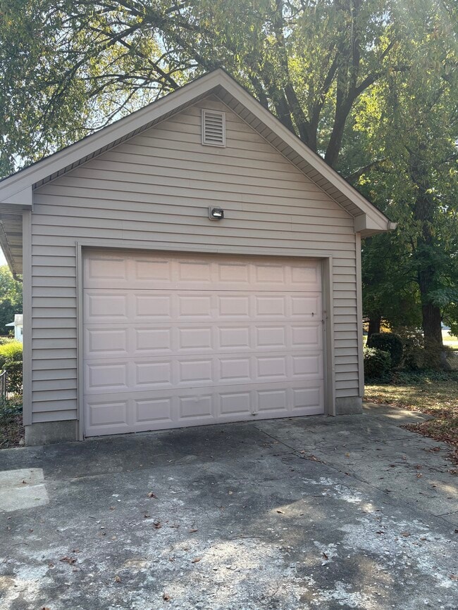 Photo - 4002 Massie Ave