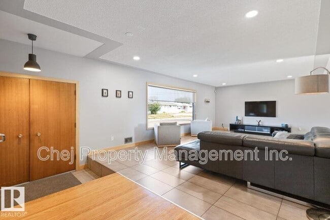 Photo - 8007-8128 128 Ave NW