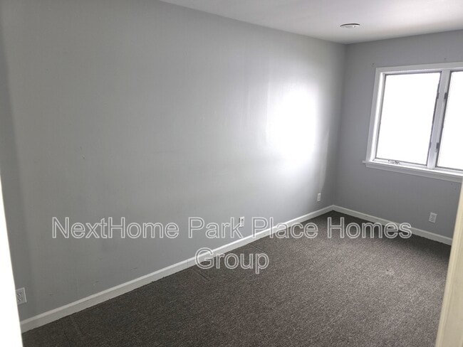 Photo - 1007 Fournie St