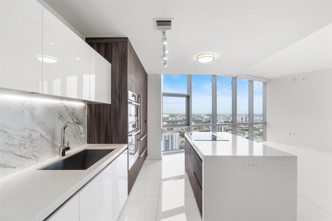 Photo - 851 NE 1st Ave