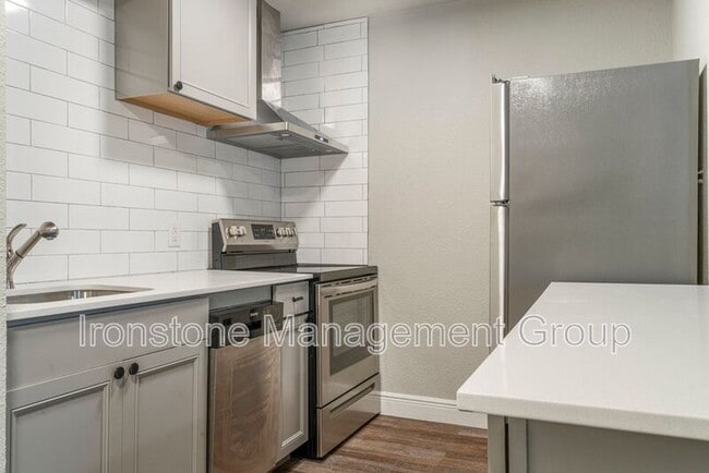 Photo - 2618 E 8th St