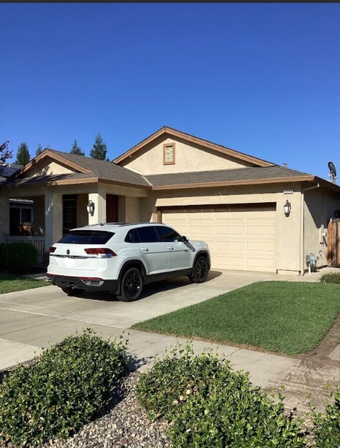 Beautiful large modern home - Beautiful large modern home