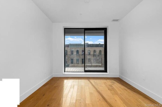 Photo - 499 Evergreen Ave