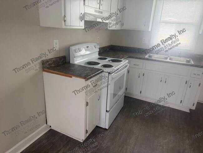 Photo - 1418 Davis St