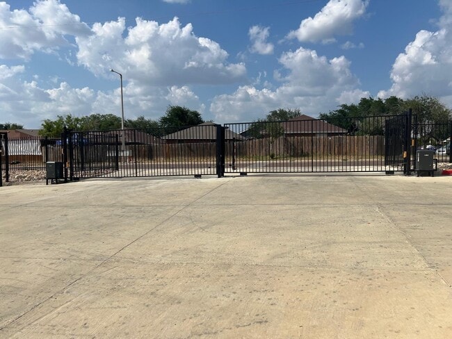 Photo - 1201 Gage Ave Unit B30