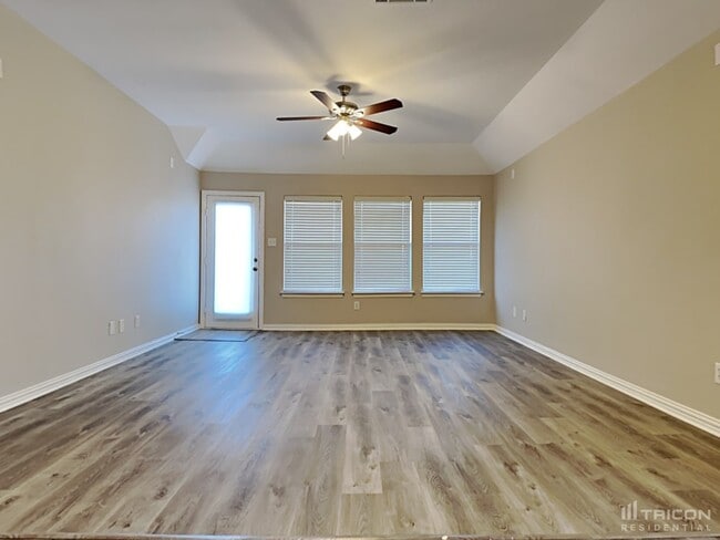 Photo - 2413 Castle Creek Dr