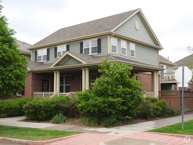 Building Photo - Carriage House